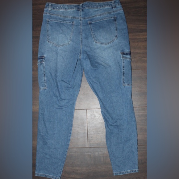 Women’s Indigo Fushion Jeans - Picture 3 of 4